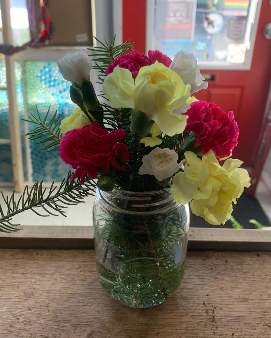 55 Mason Jar Flower Arrangements You Want to Display