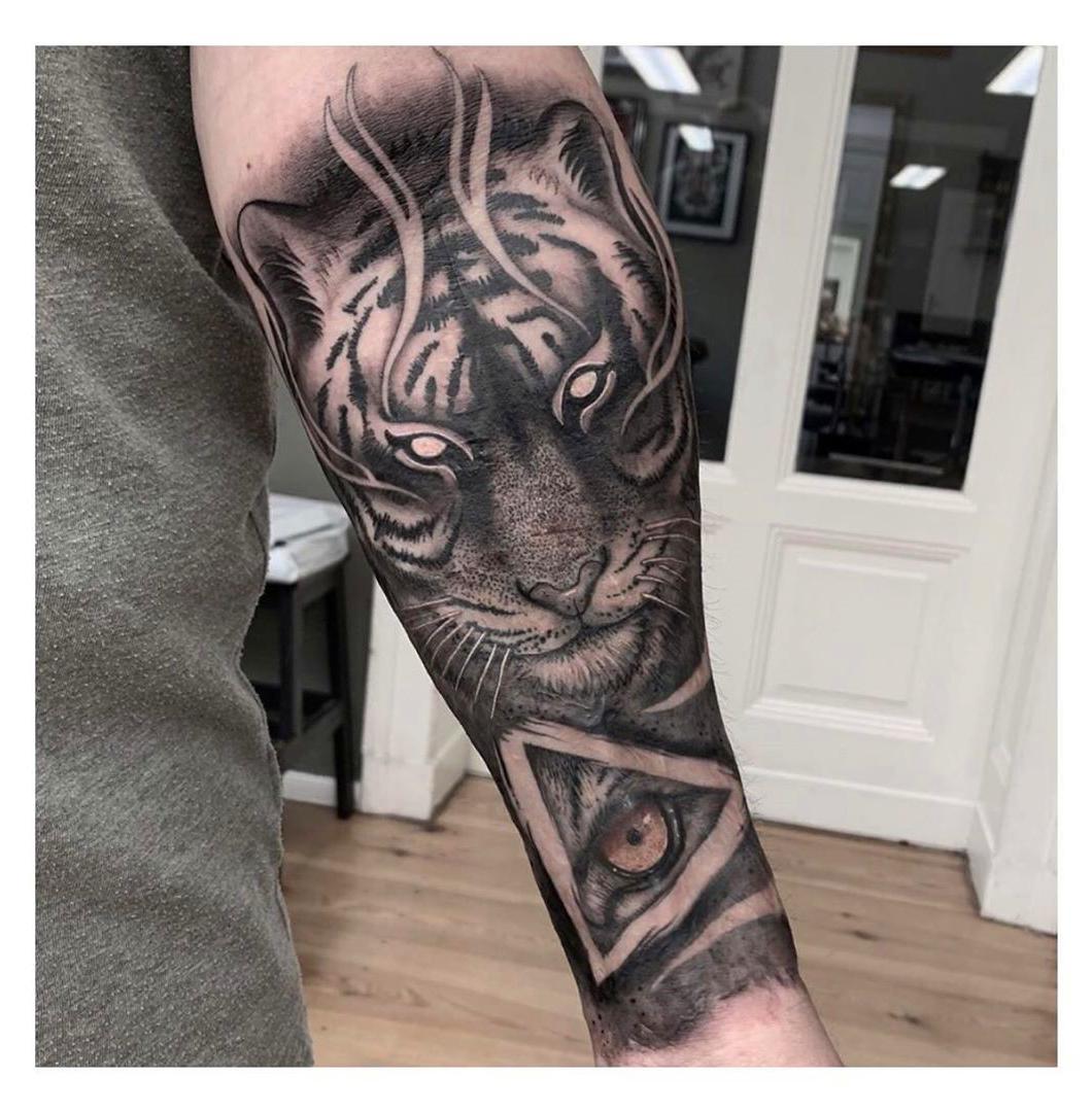 85+ Fascinating Sleeve Tattoos Design Ideas For Men and Women #SleeveTattoos #TattoosWomen #TattoosMen