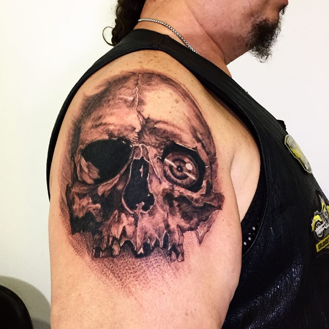 35 Watercolor Skull Tattoo Designs For Men and Women