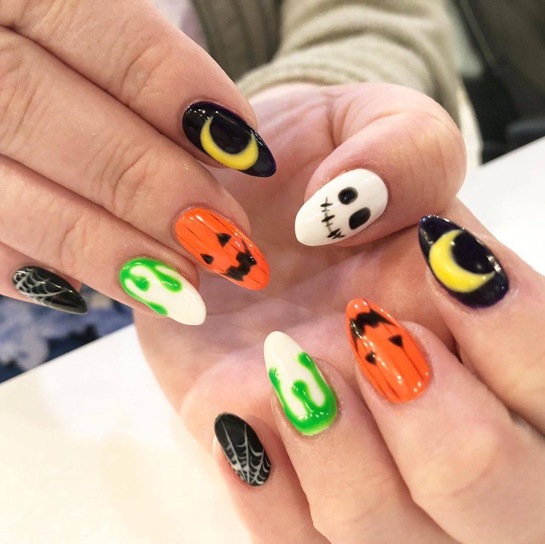 55 Amazing Halloween Nail Art Ideas #Halloween #HalloweenNail