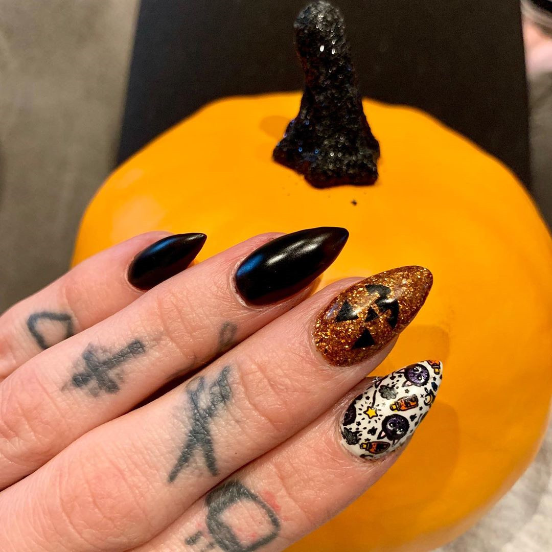 55 Amazing Halloween Nail Art Ideas #Halloween #HalloweenNail