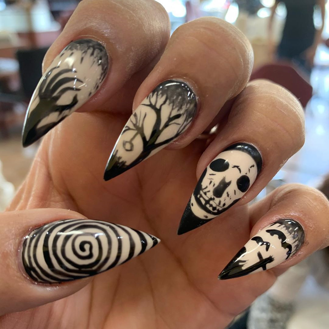 55 Amazing Halloween Nail Art Ideas #Halloween #HalloweenNail