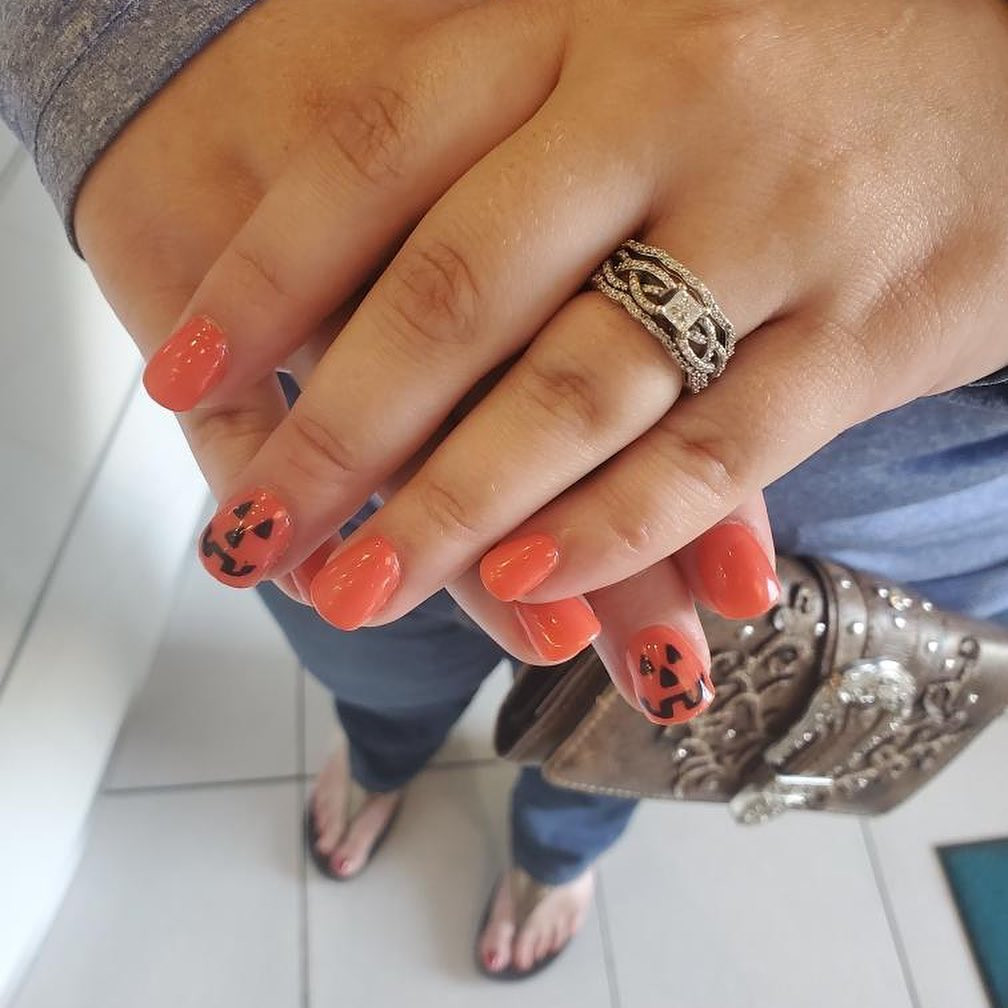 55 Amazing Halloween Nail Art Ideas #Halloween #HalloweenNail