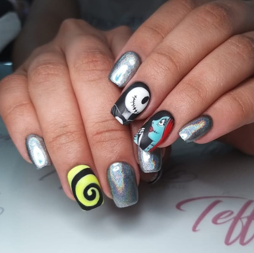 55 Amazing Halloween Nail Art Ideas #Halloween #HalloweenNail