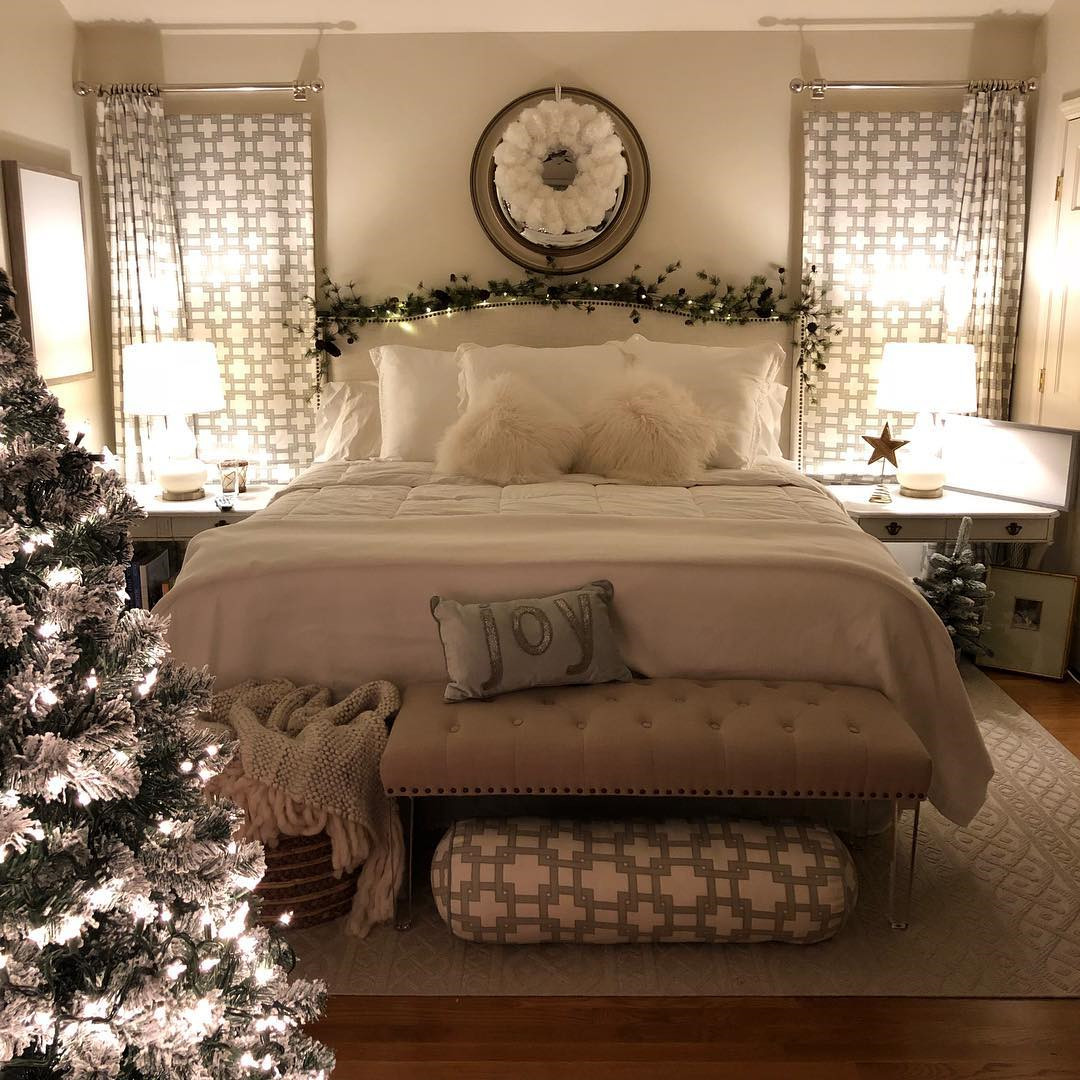 35 Inspiring Christmas Bedroom Decorating Ideas