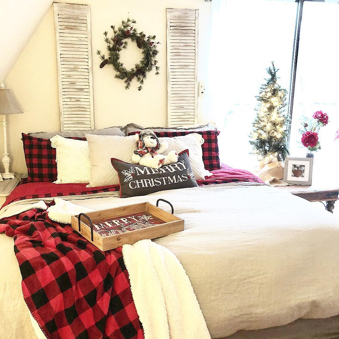 35 Inspiring Christmas Bedroom Decorating Ideas