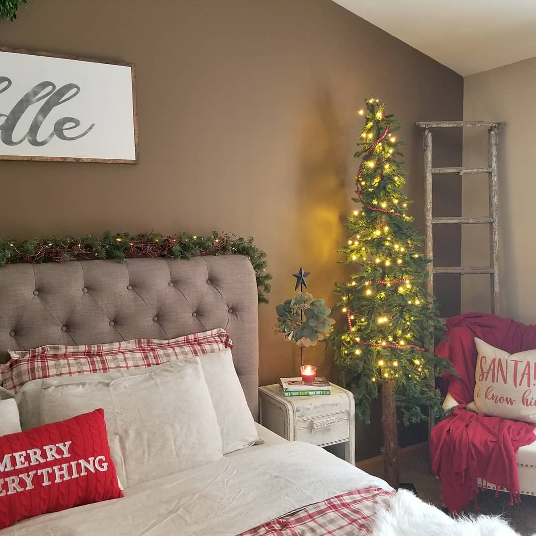 35 Inspiring Christmas Bedroom Decorating Ideas