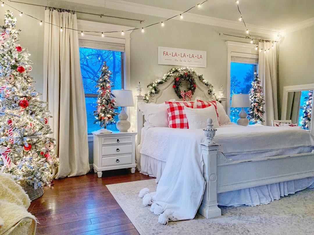 35 Inspiring Christmas Bedroom Decorating Ideas