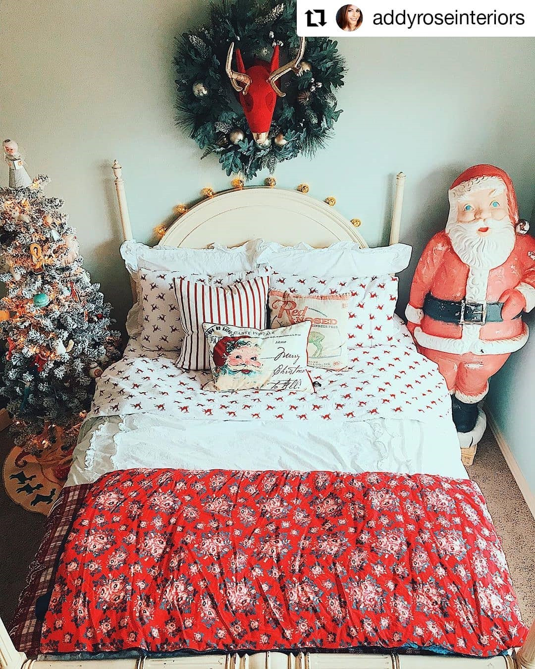 35 Inspiring Christmas Bedroom Decorating Ideas