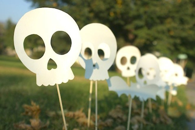 55 Easy DIY Halloween Decorations That Are Wickedly Creative