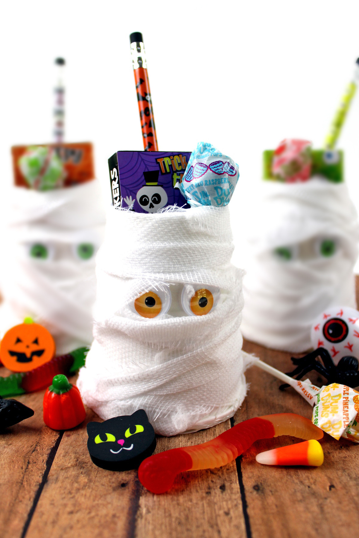 55 Easy DIY  Halloween  Decorations  That Are Wickedly Creative flippedcase