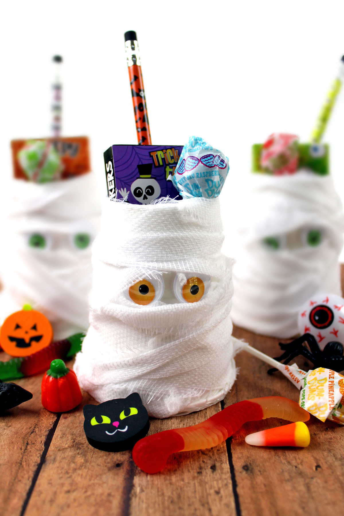 55 Easy DIY Halloween Decorations That Are Wickedly Creative