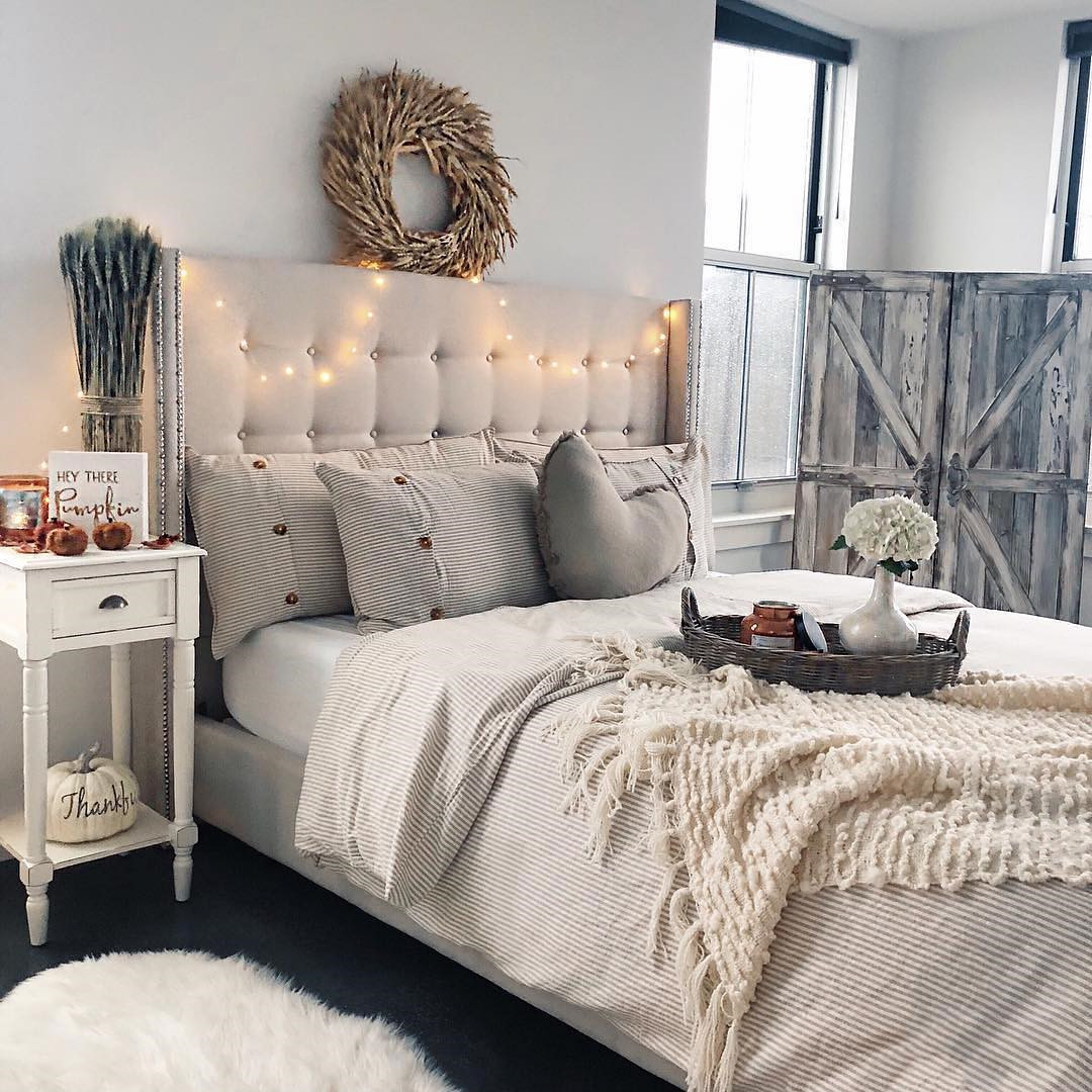 55 Creative Bohemian Bedroom Decor Ideas #dormroom #dormroomdecor #collegedormroom