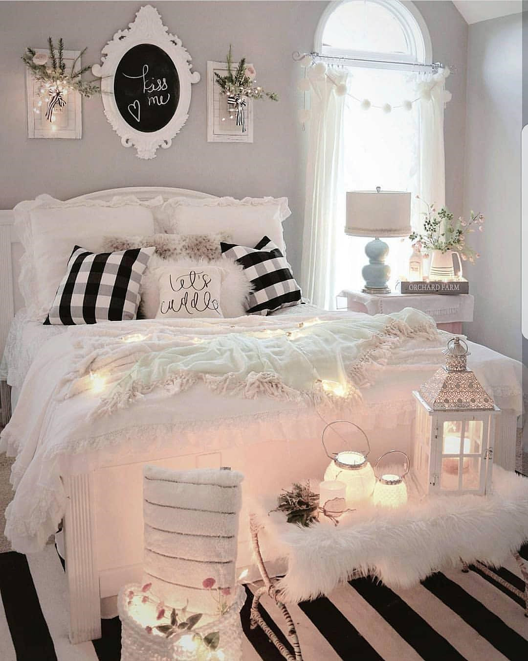 55 Creative Bohemian Bedroom Decor Ideas #dormroom #dormroomdecor #collegedormroom