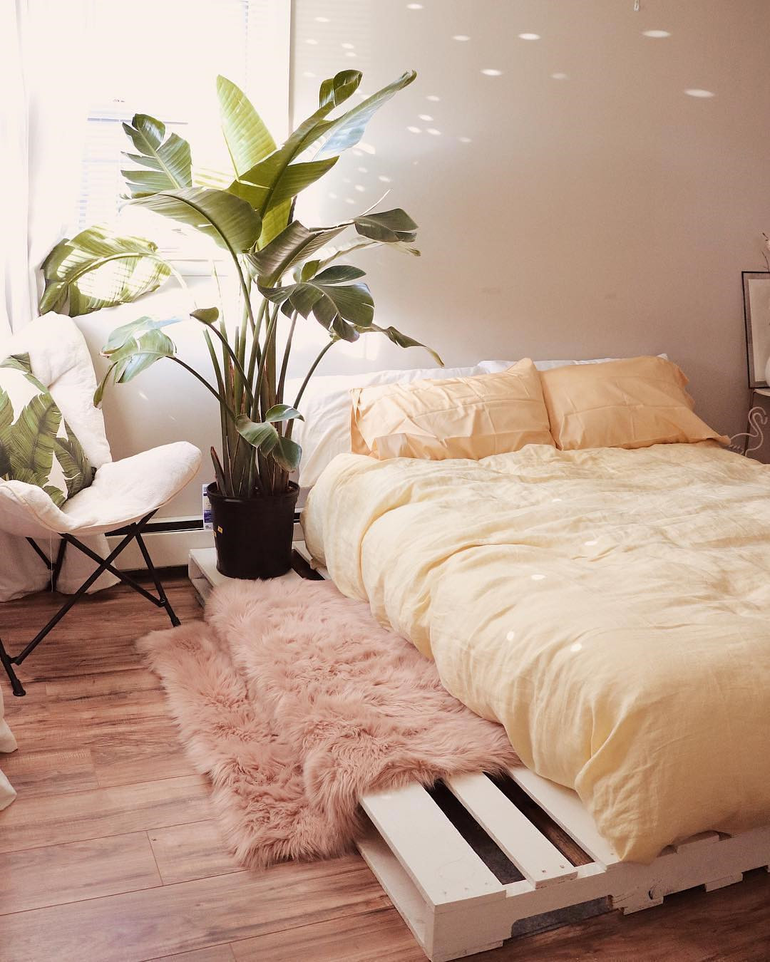 55 Creative Bohemian Bedroom Decor Ideas #dormroom #dormroomdecor #collegedormroom