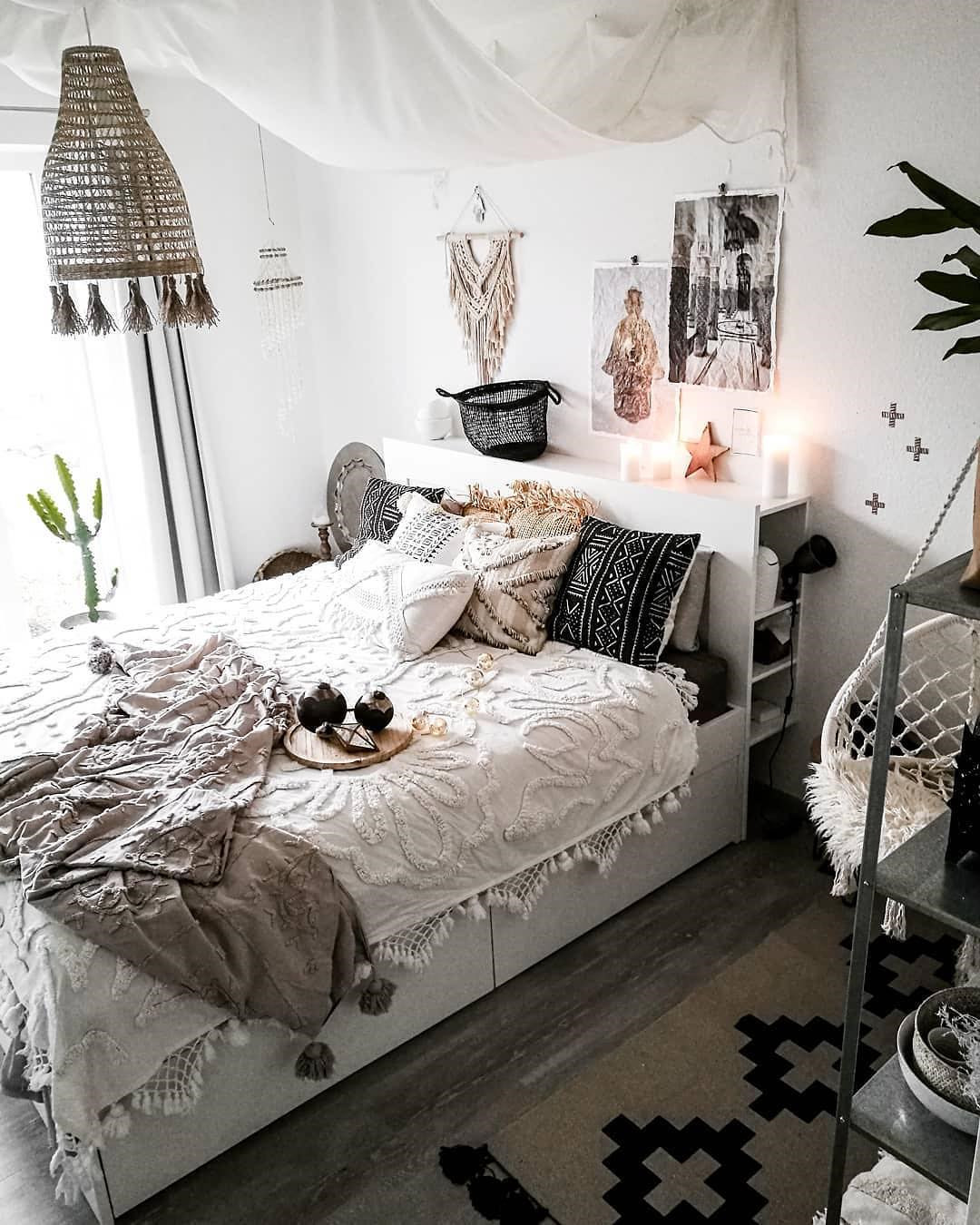 55 Creative Bohemian Bedroom Decor Ideas #dormroom #dormroomdecor #collegedormroom