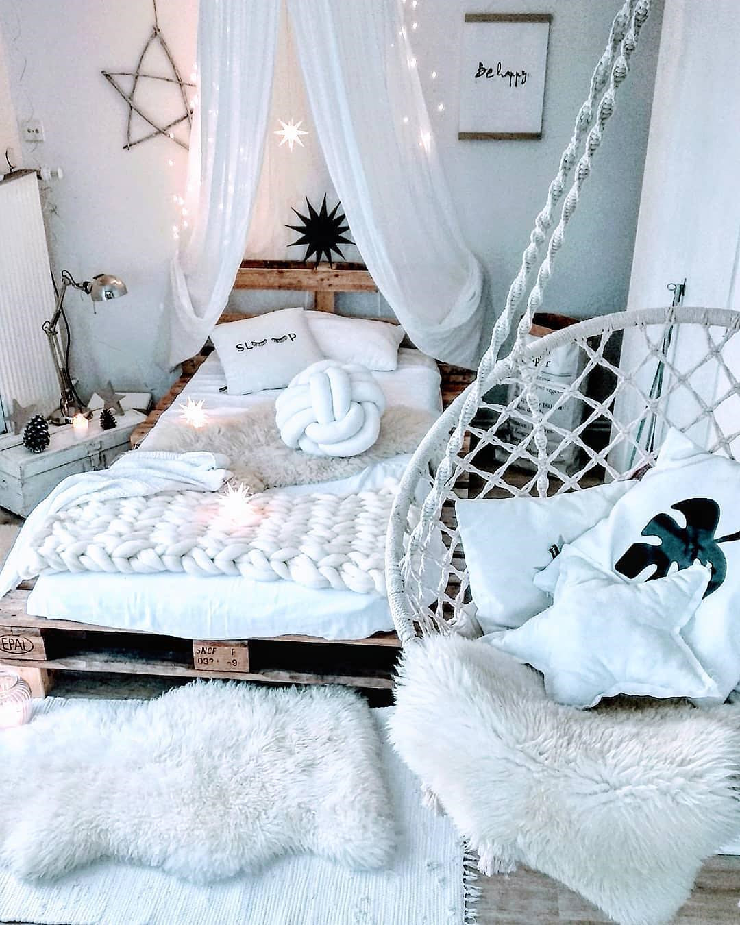 55 Creative Bohemian Bedroom Decor Ideas #dormroom #dormroomdecor #collegedormroom