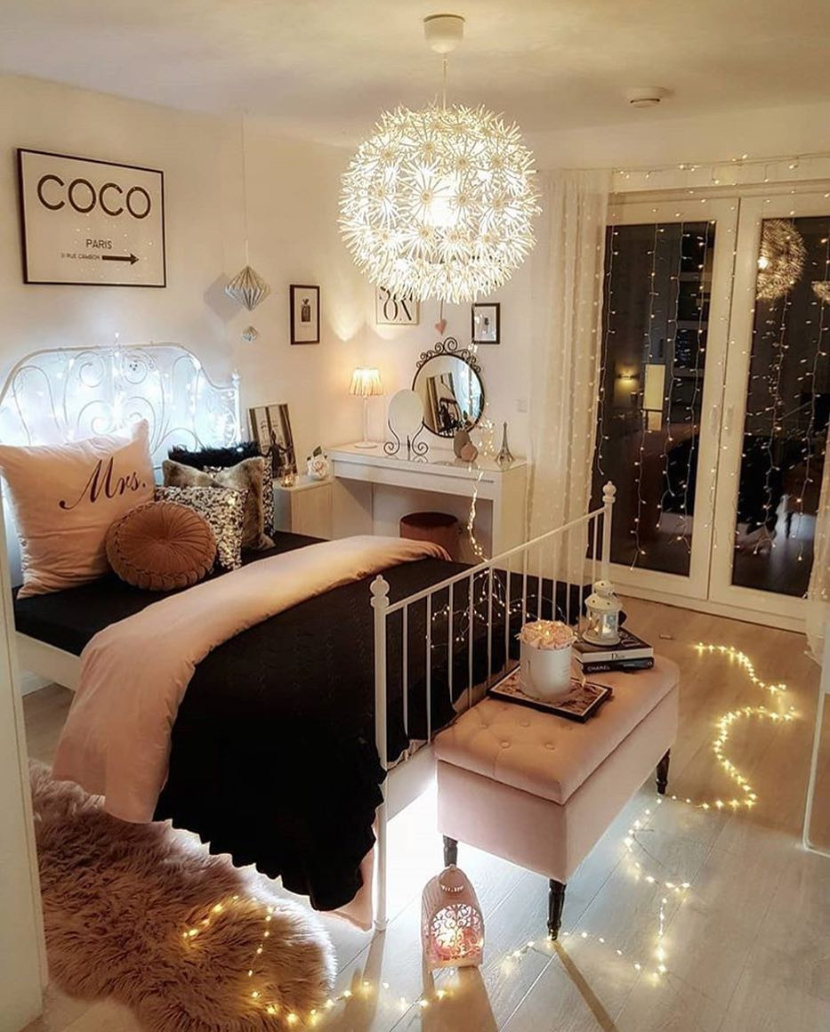 55 Creative Bohemian Bedroom Decor Ideas #dormroom #dormroomdecor #collegedormroom