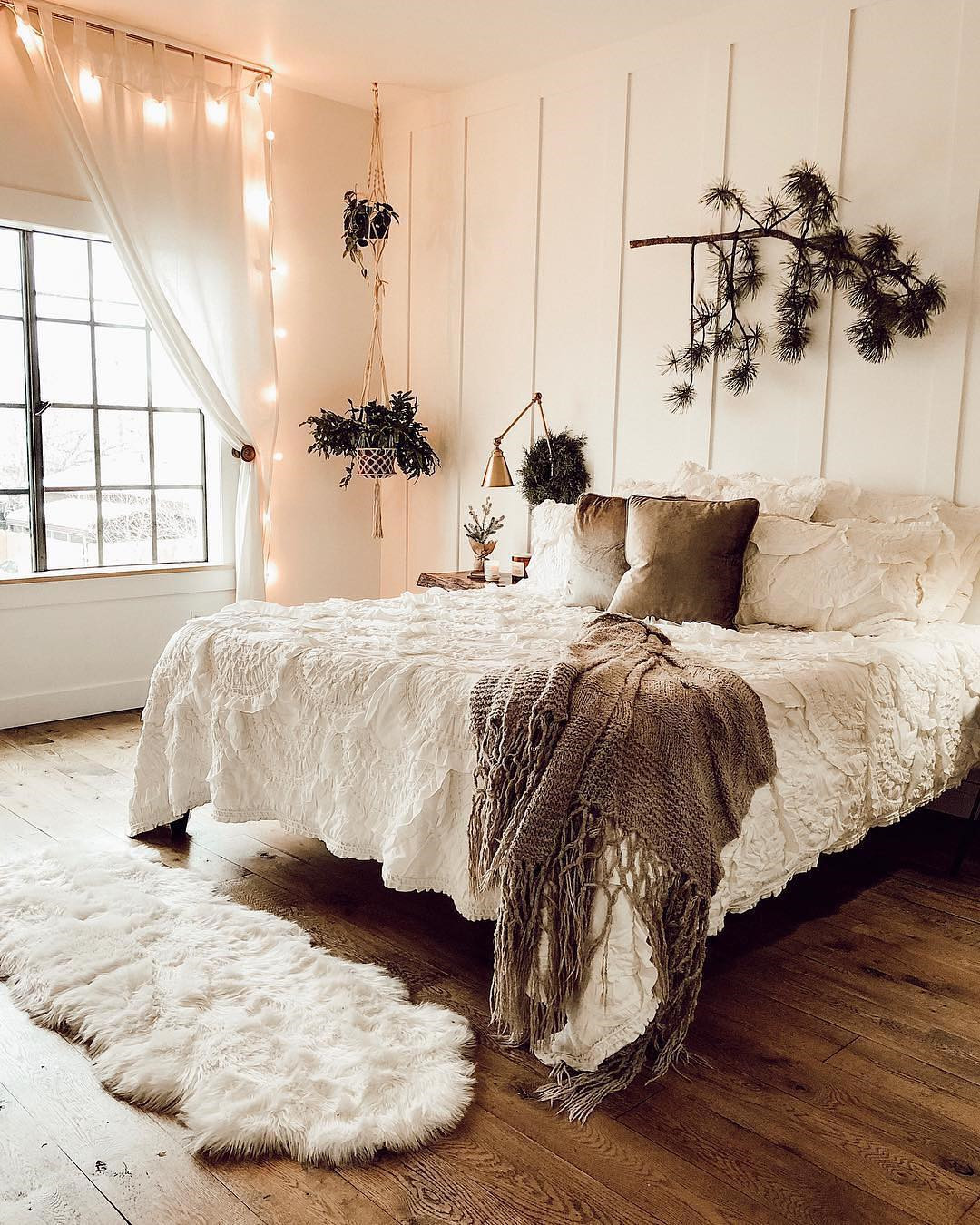 55 Creative Bohemian Bedroom Decor Ideas #dormroom #dormroomdecor #collegedormroom