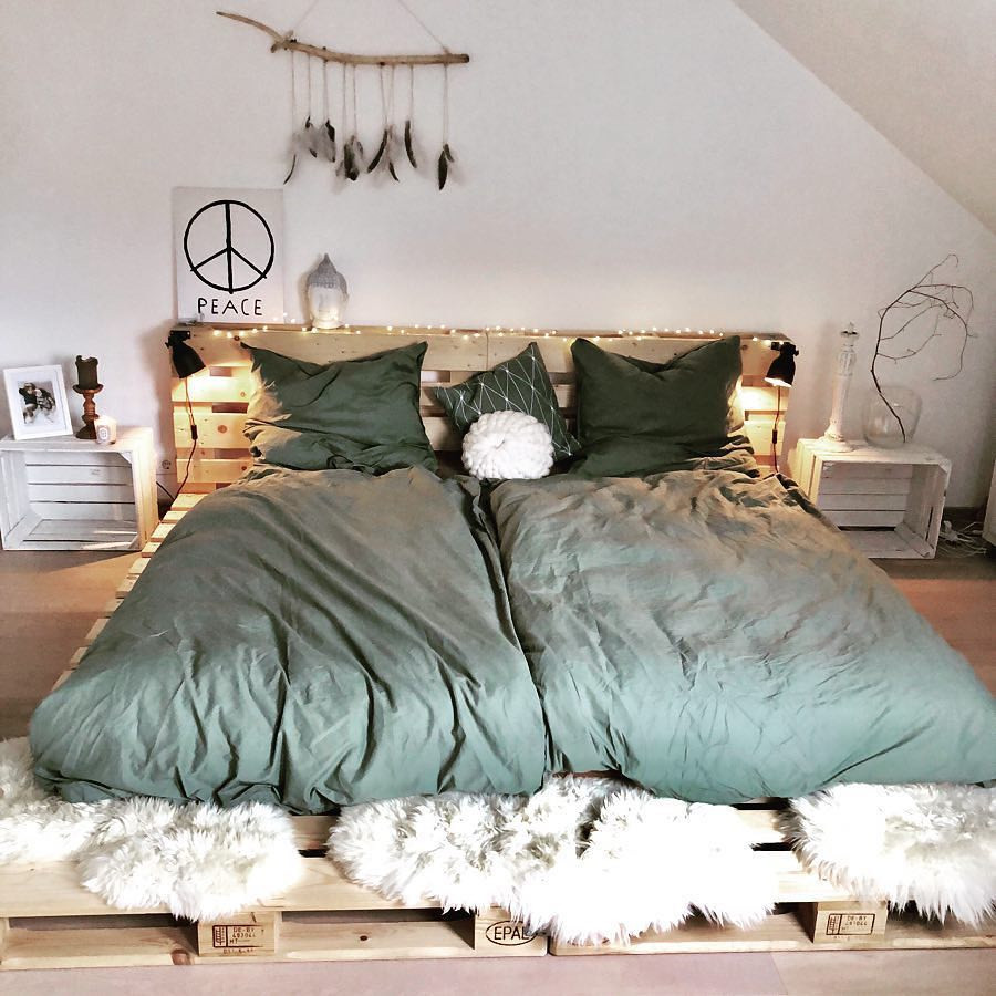 55 Creative Bohemian Bedroom Decor Ideas #dormroom #dormroomdecor #collegedormroom