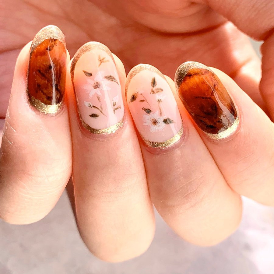 65 Pretty and Delicate Floral Nail Designs 2019  #nails #nailsdesign #nailsart #FloralNail #FlowerNail