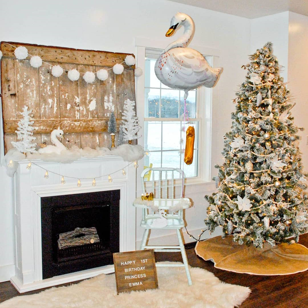 56 Fascinating Christmas Decor Ideas For Living Room