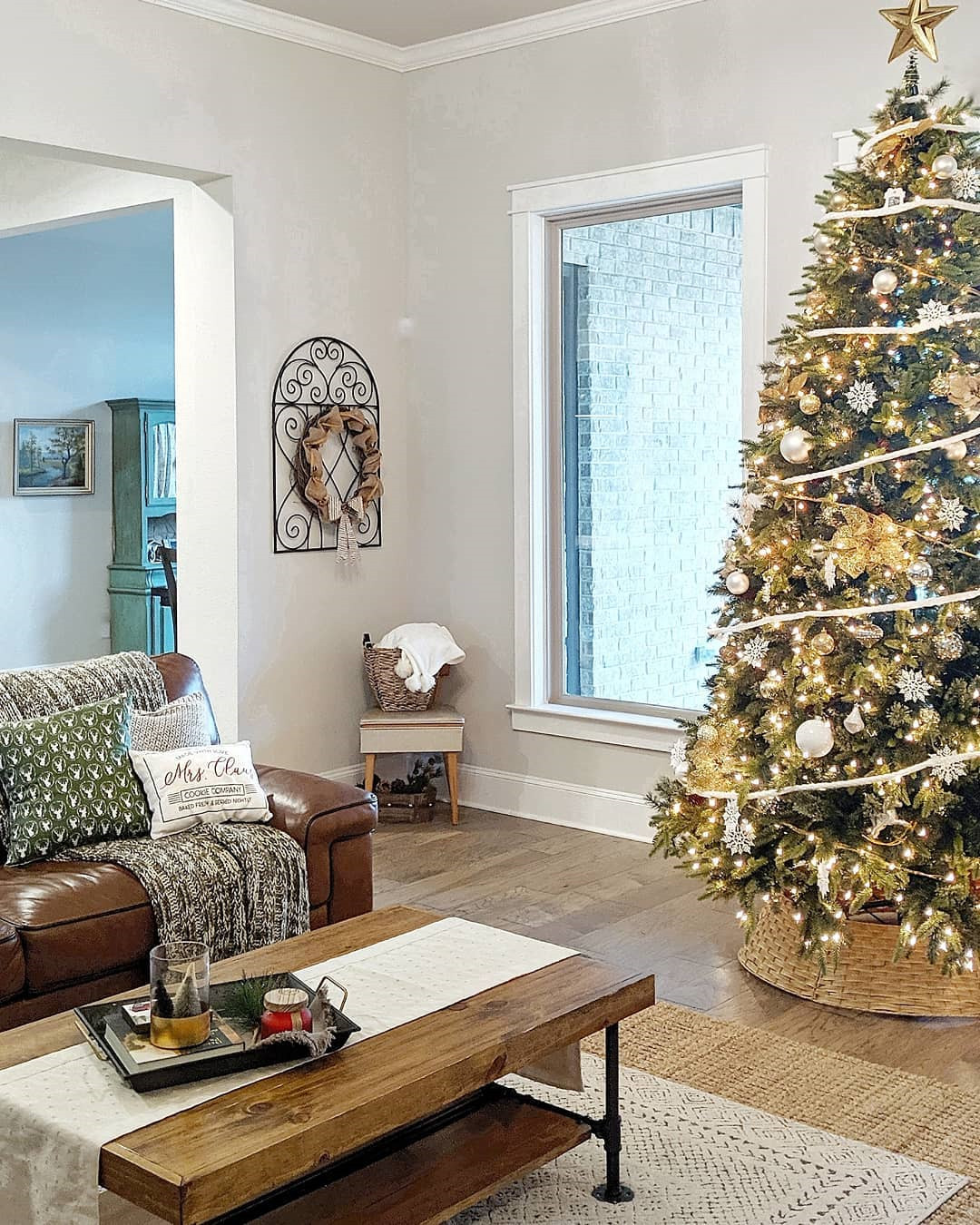 56 Fascinating Christmas Decor Ideas For Living Room