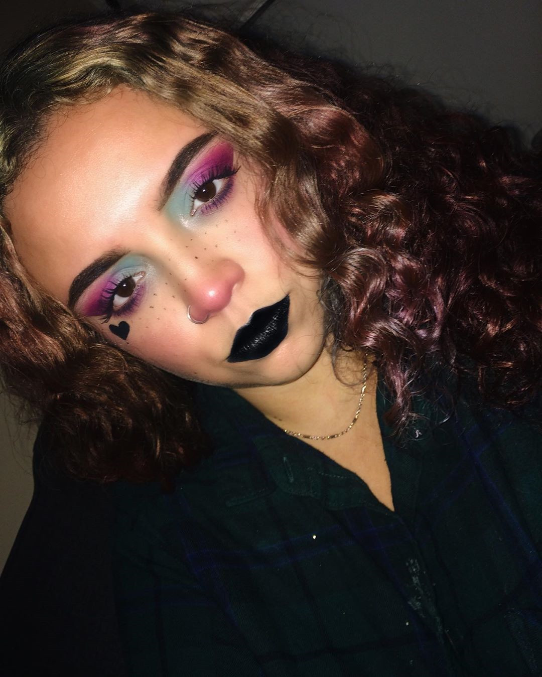 Grunge Makeup Ideas You Want to Display,90s grunge makeup,grunge makeup for dark skin,grunge makeup tutorial easy,80s grunge makeup