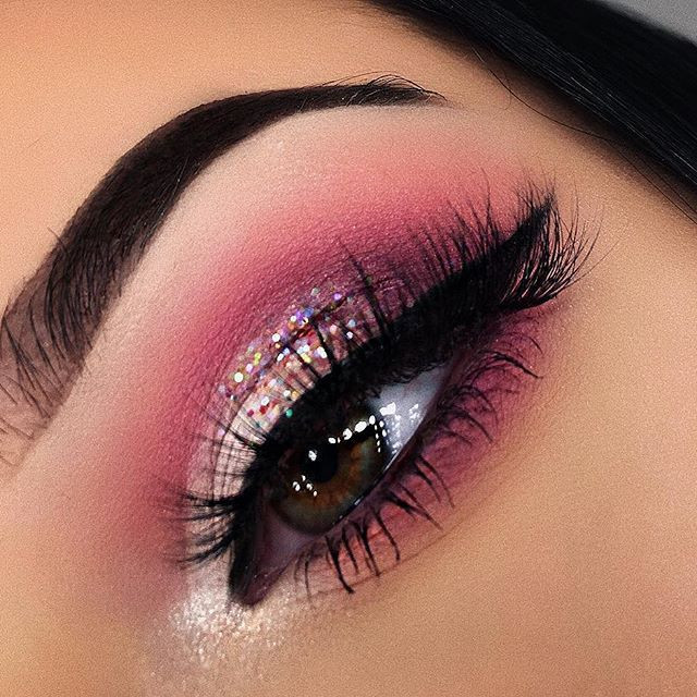 Trendy Natural Pink Eye Makeup Looks, #Pink #Eyes #Makeup #Eyeshadow #glitter #subtle #bold #rosegold