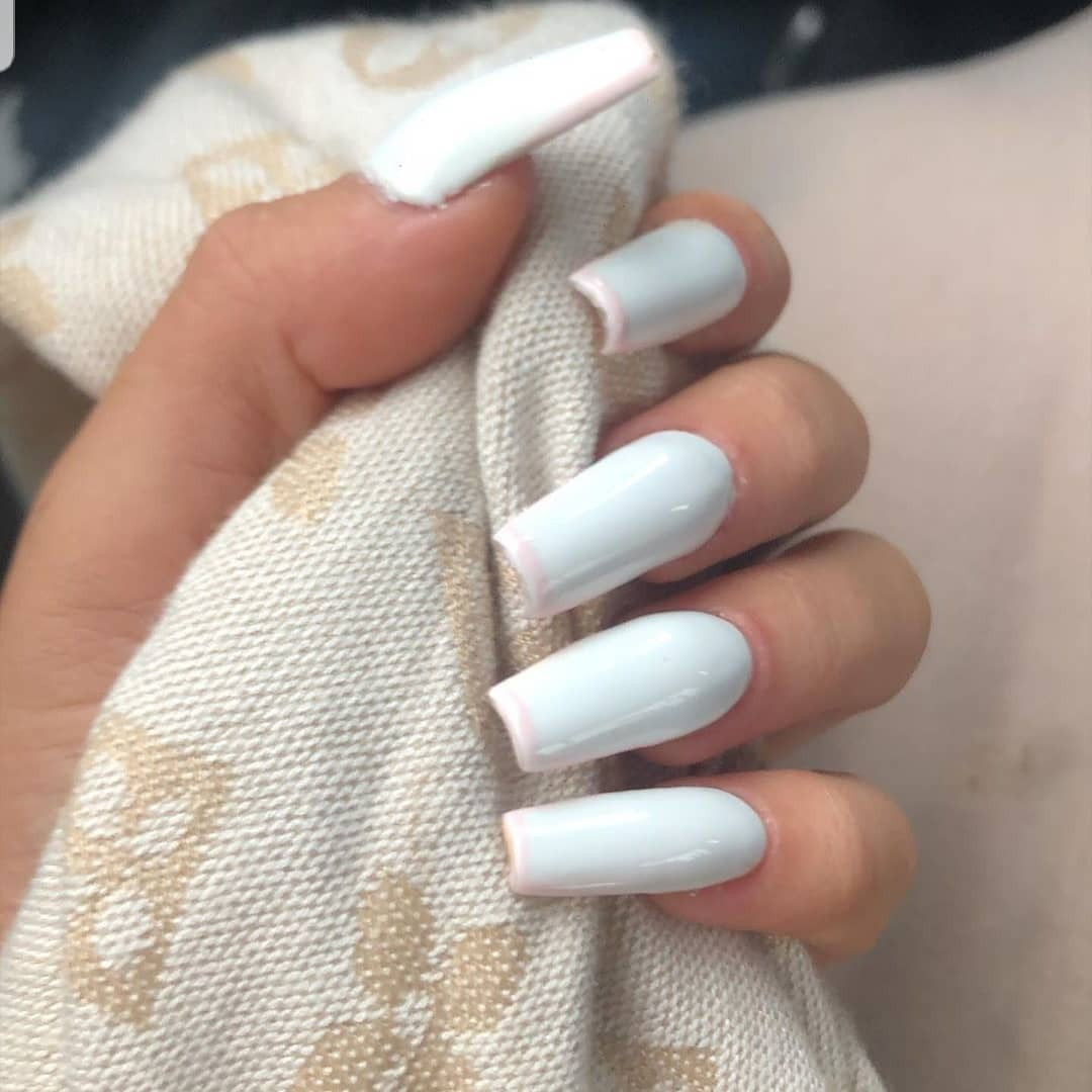 52 White Acrylic Nails Designs to Finish Your Trendy Look,white acrylic nails long,white acrylic nails with glitter