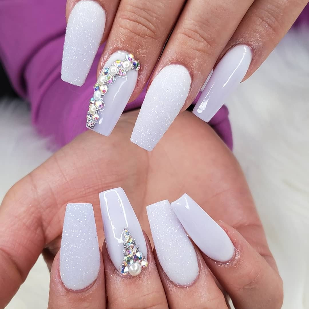 52 White Acrylic Nails Designs to Finish Your Trendy Look,white acrylic nails long,white acrylic nails with glitter