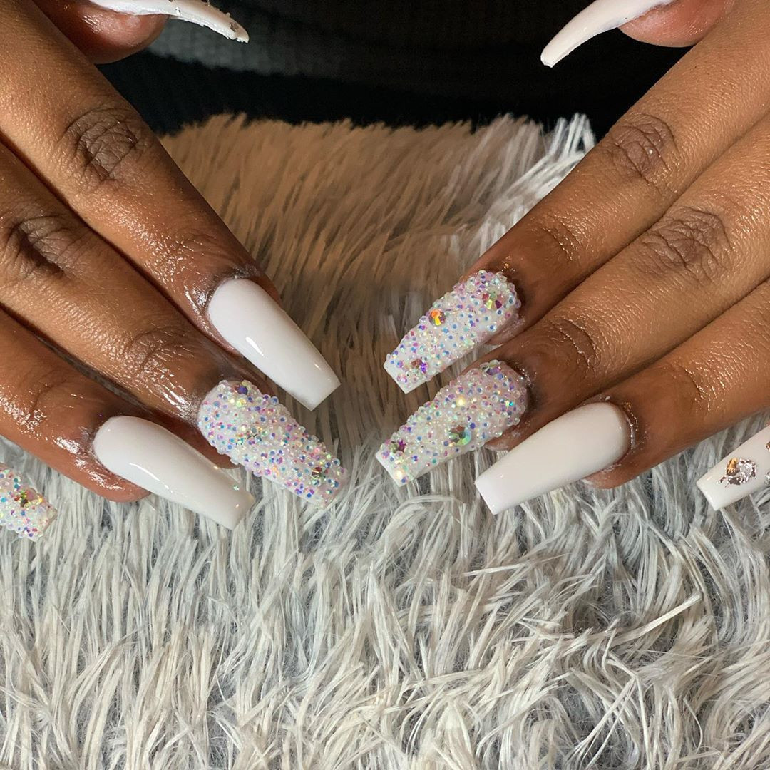 52 White Acrylic Nails Designs to Finish Your Trendy Look,white acrylic nails long,white acrylic nails with glitter