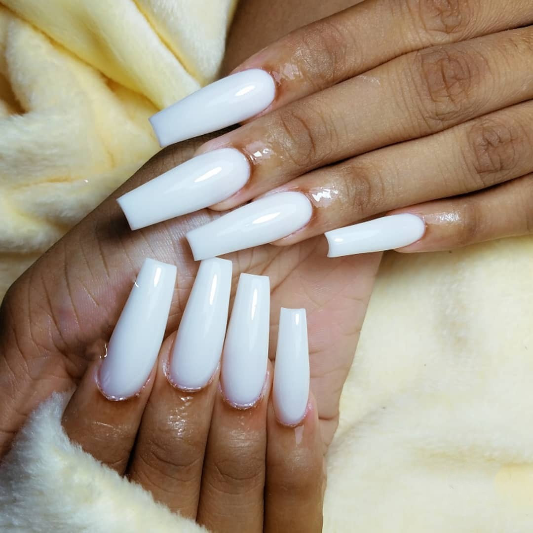 52 White Acrylic Nails Designs to Finish Your Trendy Look,white acrylic nails long,white acrylic nails with glitter