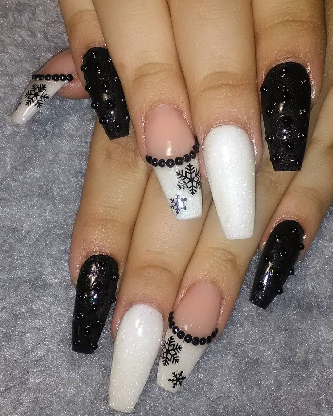 52 White Acrylic Nails Designs to Finish Your Trendy Look,white acrylic nails long,white acrylic nails with glitter