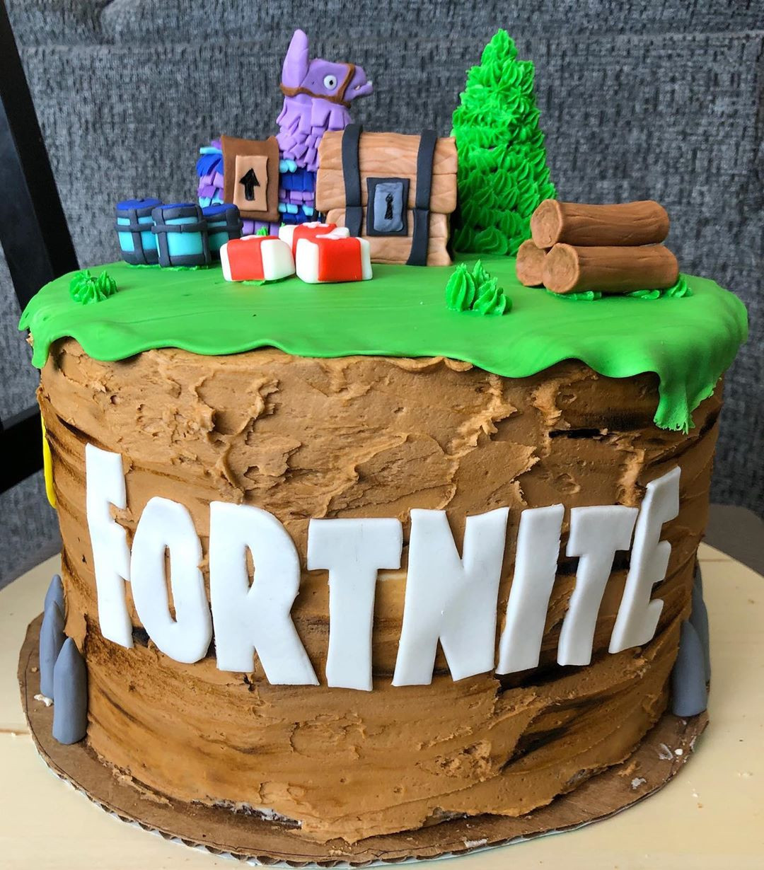 46 Amazing Fortnite Cakes and Cupcakes for an Epic Birthday Bash,fortnite cake ideas easy,easy fortnite cake,how to make a fortnite cake