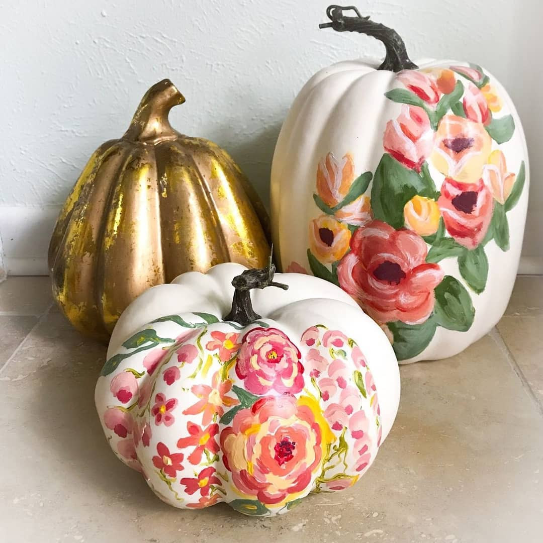 42 Easy Painted Pumpkins to DIY This Halloween,pumpkin painting stencils,pumpkin painting ideas 2020,pumpkin painting ideas 2019,mini pumpkin painting ideas