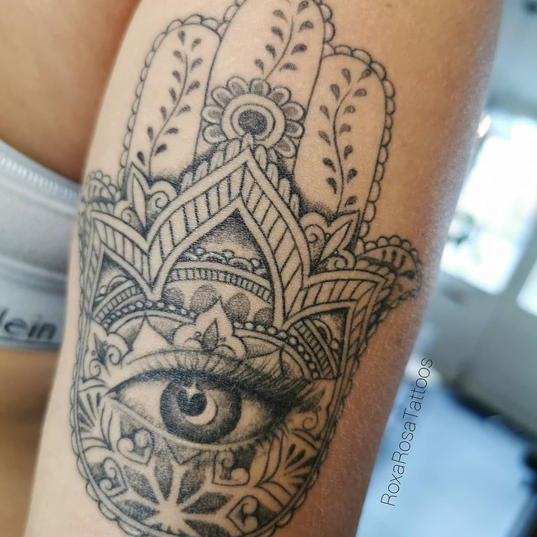 50+ Spiritual Hamsa Tattoo Designs & Meanings 2020,hamsa tattoo small,hamsa tattoo mens,hamsa tattoo drawing