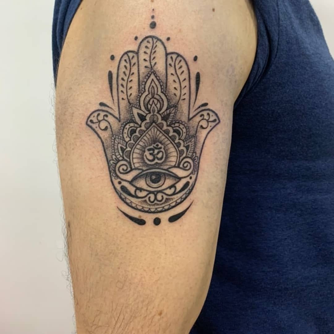 50+ Spiritual Hamsa Tattoo Designs & Meanings 2020,hamsa tattoo small,hamsa tattoo mens,hamsa tattoo drawing