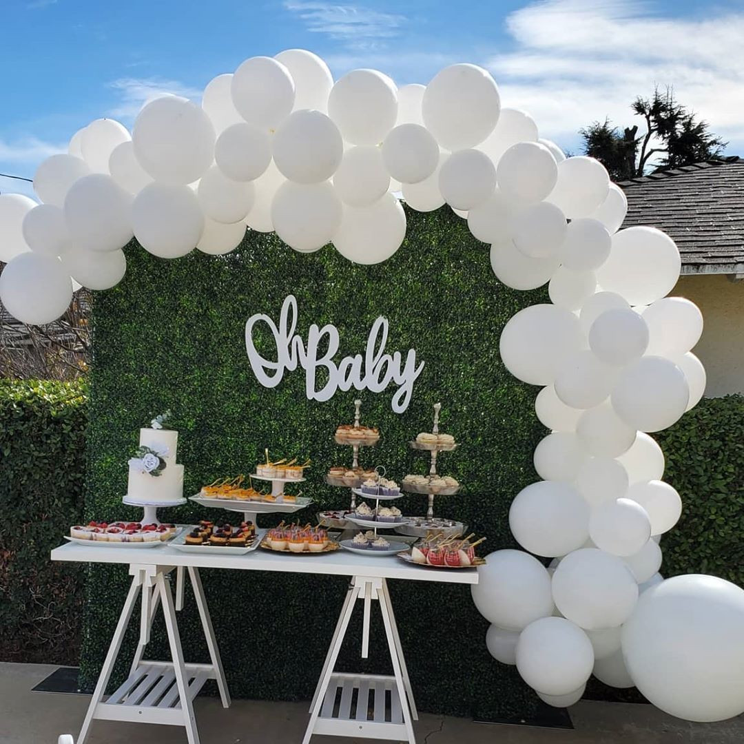 42 Baby Shower Ideas For the Modern Mama,all white baby shower outfit,all white baby shower invitations,all white baby shower dress,white baby shower decorations