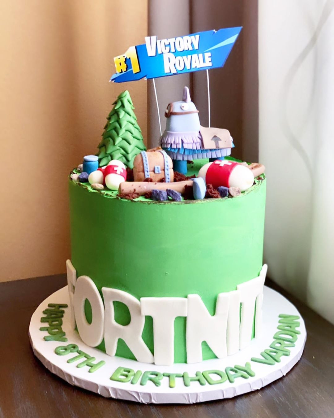 50 Fortnite Cake Ideas for Birthday Party in 2020,easy fortnite cake,fortnite cake images,fortnite cake ideas easy,fortnite cake decorations